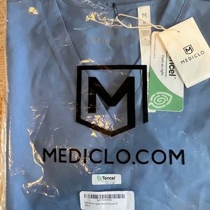 Mediclo scrub top